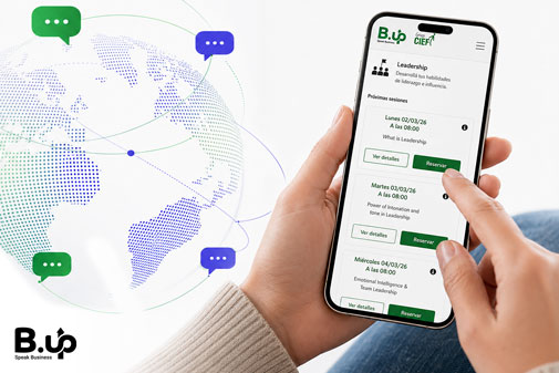 Persona sosteniendo un smartphone con la aplicación B-Up de Grup CIEF abierta, con un globo terráqueo digital.